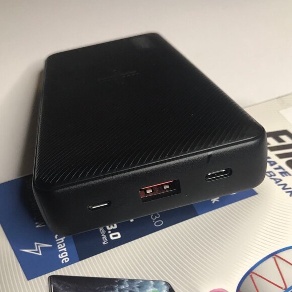 Other - Energizer Ultimate Lithium 20 000mah Qi Wireless 12V Portable Charger - Black